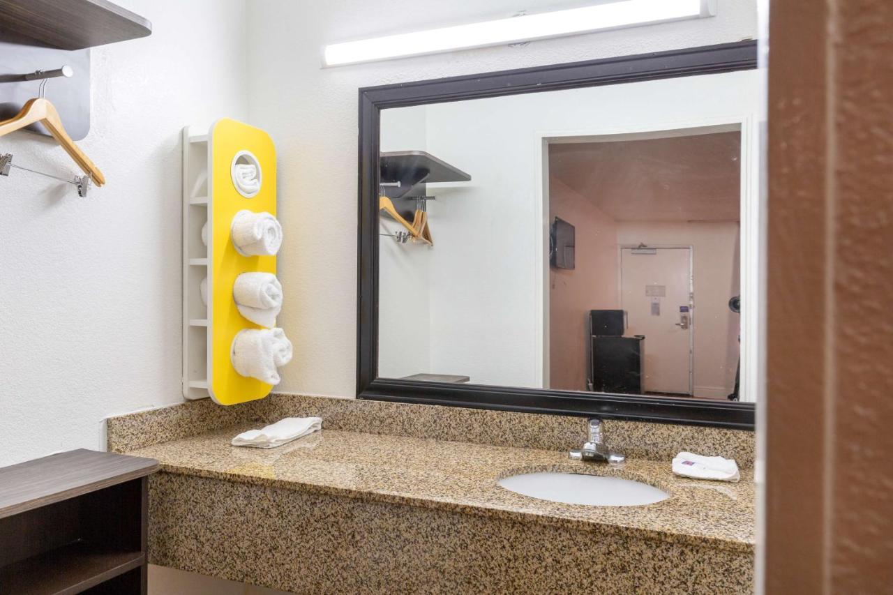 Motel 6-Houston, Tx - East מראה חיצוני תמונה