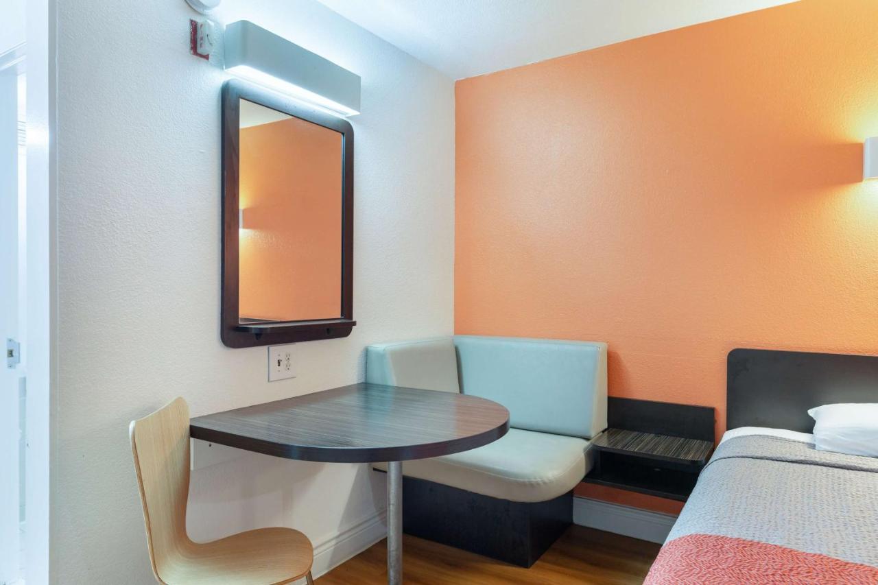 Motel 6-Houston, Tx - East מראה חיצוני תמונה
